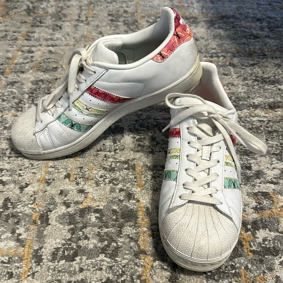 Adidas Superstar Sneakers - Picture 1 of 5